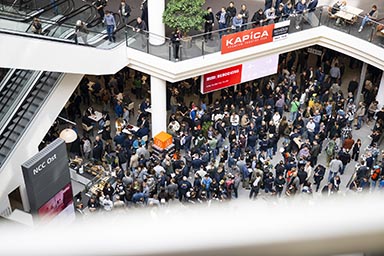 People attending HOLZ-HANDWERK and FENSTERBAU FRONTALE 2026.