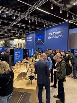 Visitors at the Leitz stand at Holz-Handwerk 2026. (Photo: Leitz)